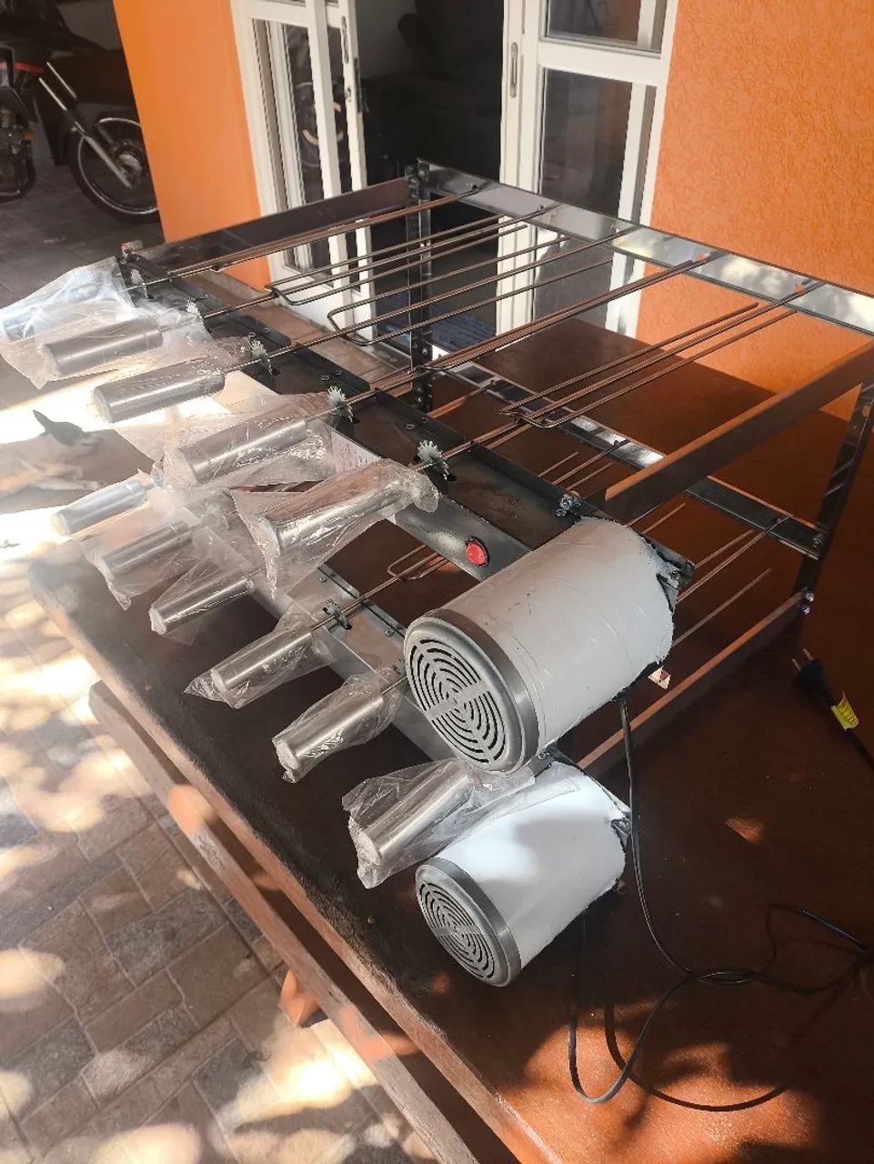 Churrasqueira Elétrica Giratória para 11 Espetos