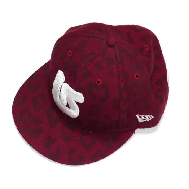 New Era x Burton - Boné Leopardo Vinho 7 3/8 - Foto 3