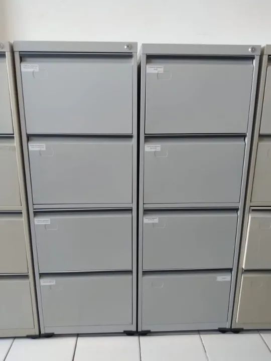 Vendo arquivo de aço 4 gavetas
