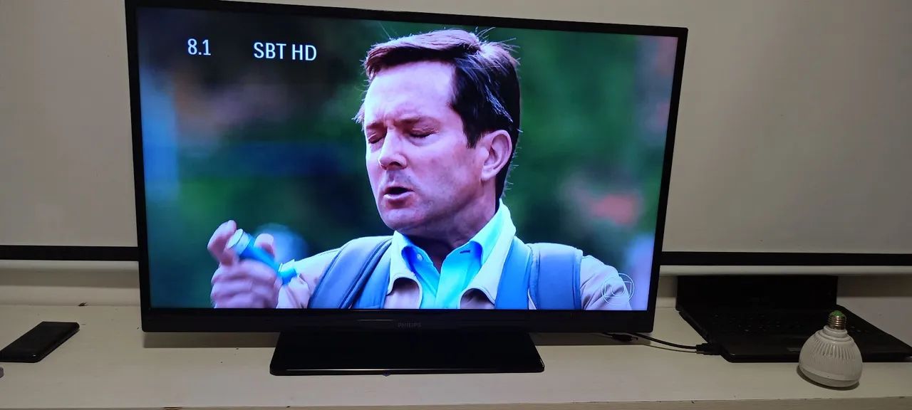 TV Philips com tela de LED SLIM