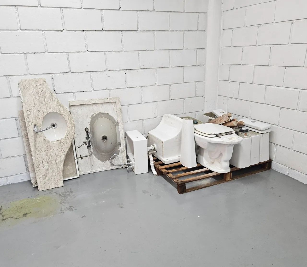 Lote de cubas e pias em cerâmica