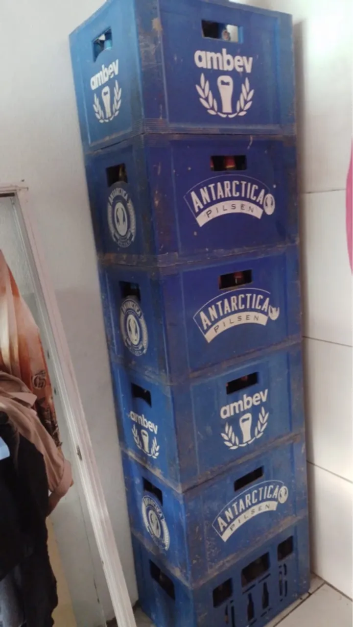 Caixas de Cerveja Ambev e Antarctica