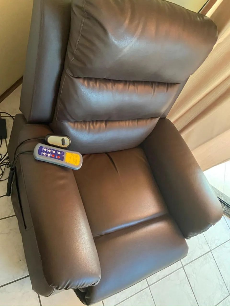 Poltrona Massageadora Reclinável Com Controle Remoto