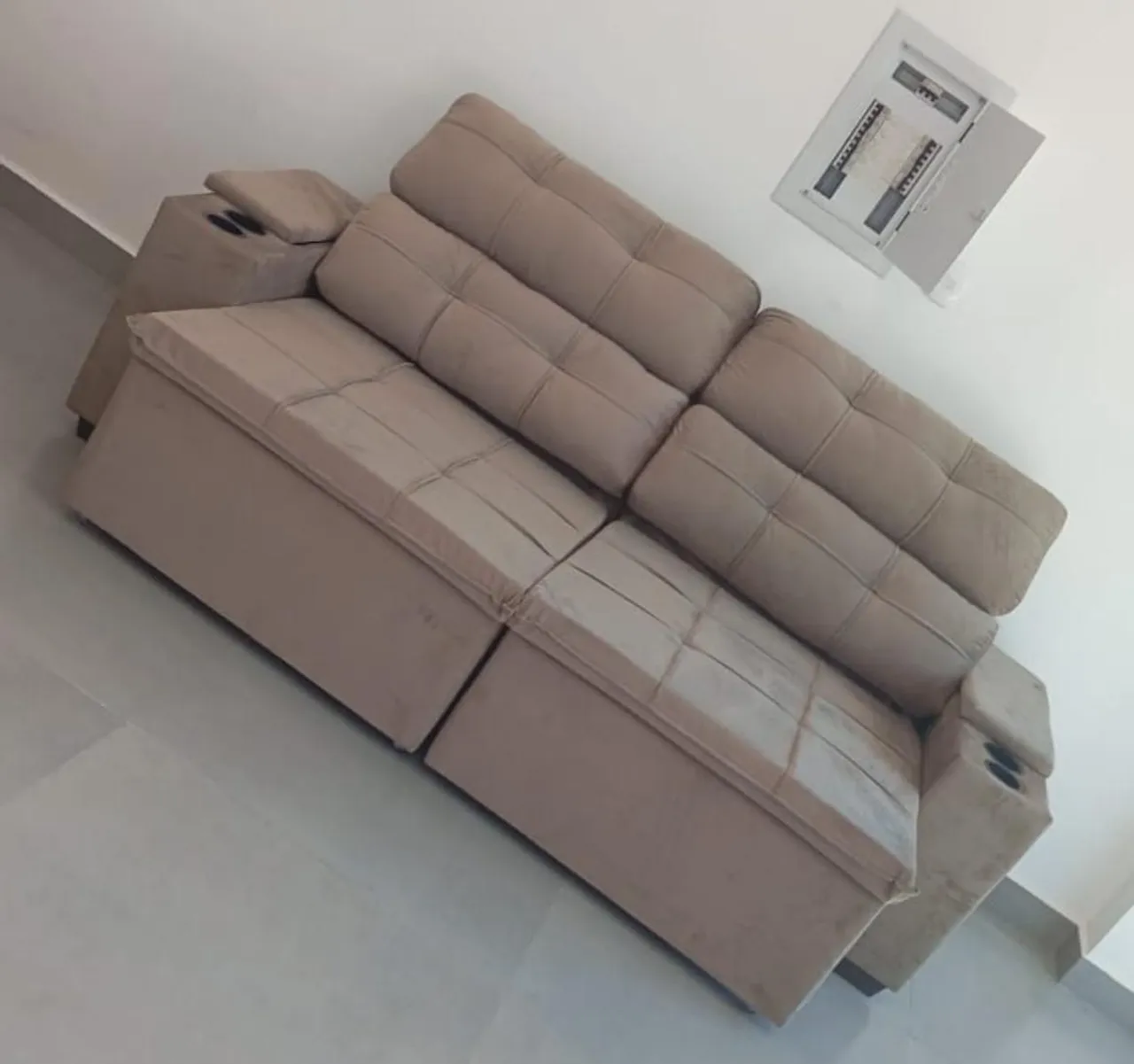 Sofá Retrátil Reclinável 2 lugares com porta copo Pilow 