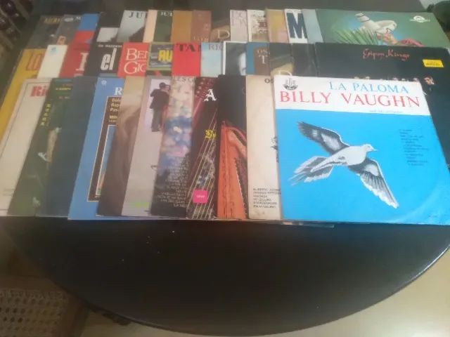 Pacote de Discos de Vinil Cantores ou Músicas de Origem Latina