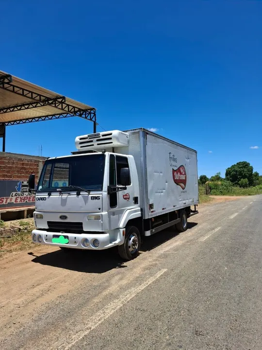Caminhão Ford Cargo 816 Baú - Refrigerado