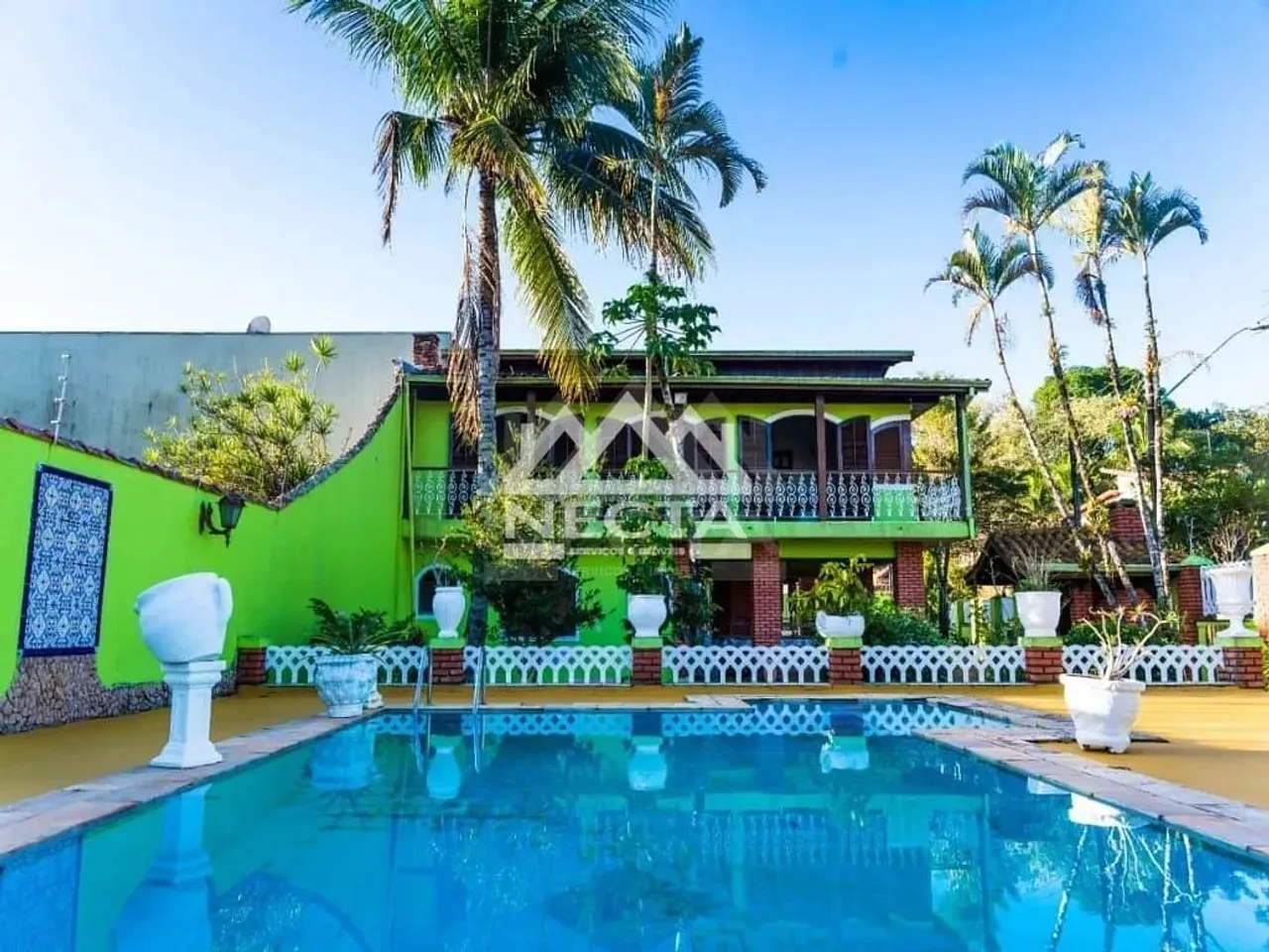 Casa à Venda 8 Dormitórios, 3 Suítes, 9 Vagas, 353m², Martim de Sá, Caraguatatuba - SP