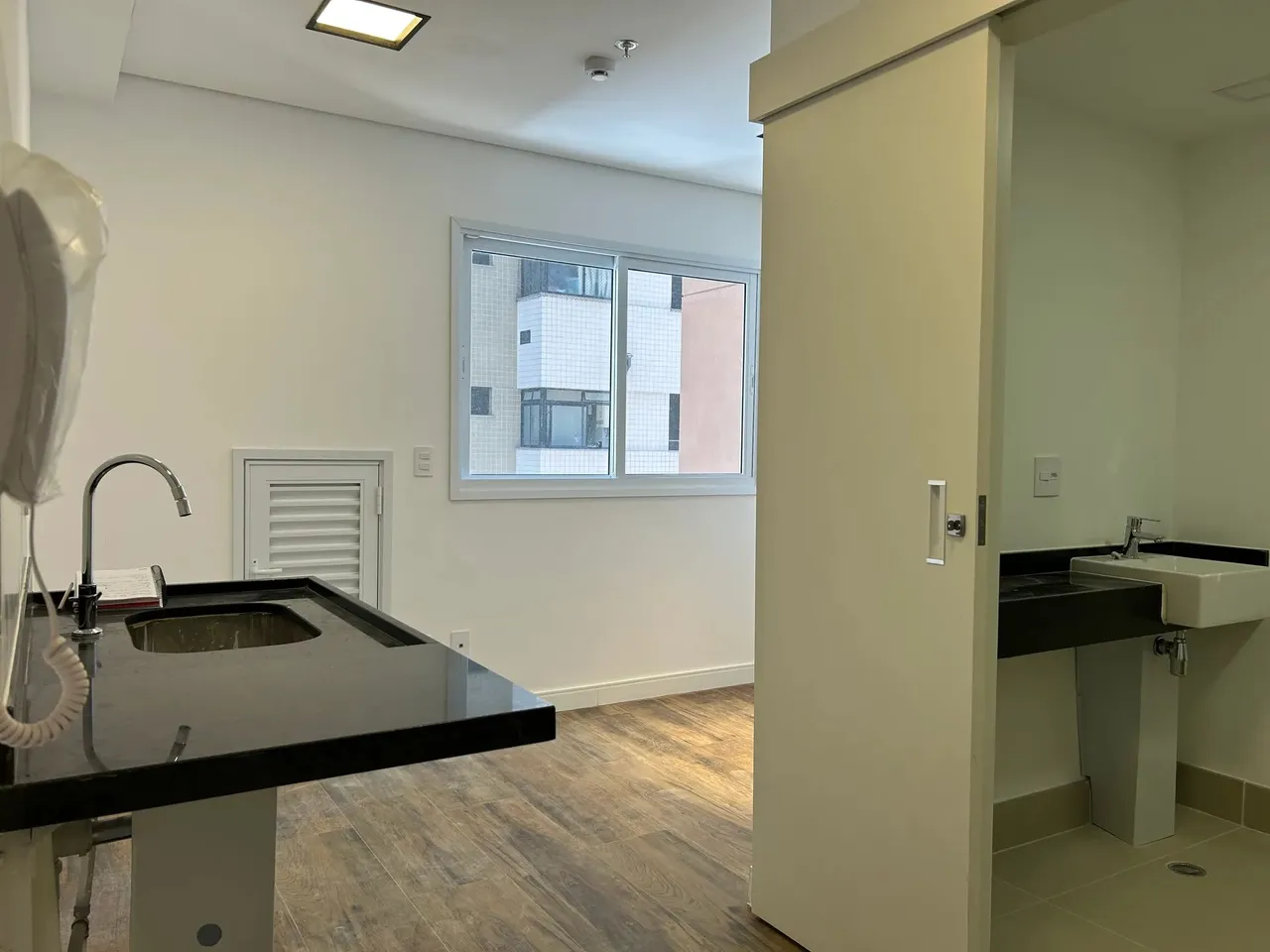 Studio 20m² , 1 dormitório , 1 banheiro e copa , sem vaga na ViLA Romana .