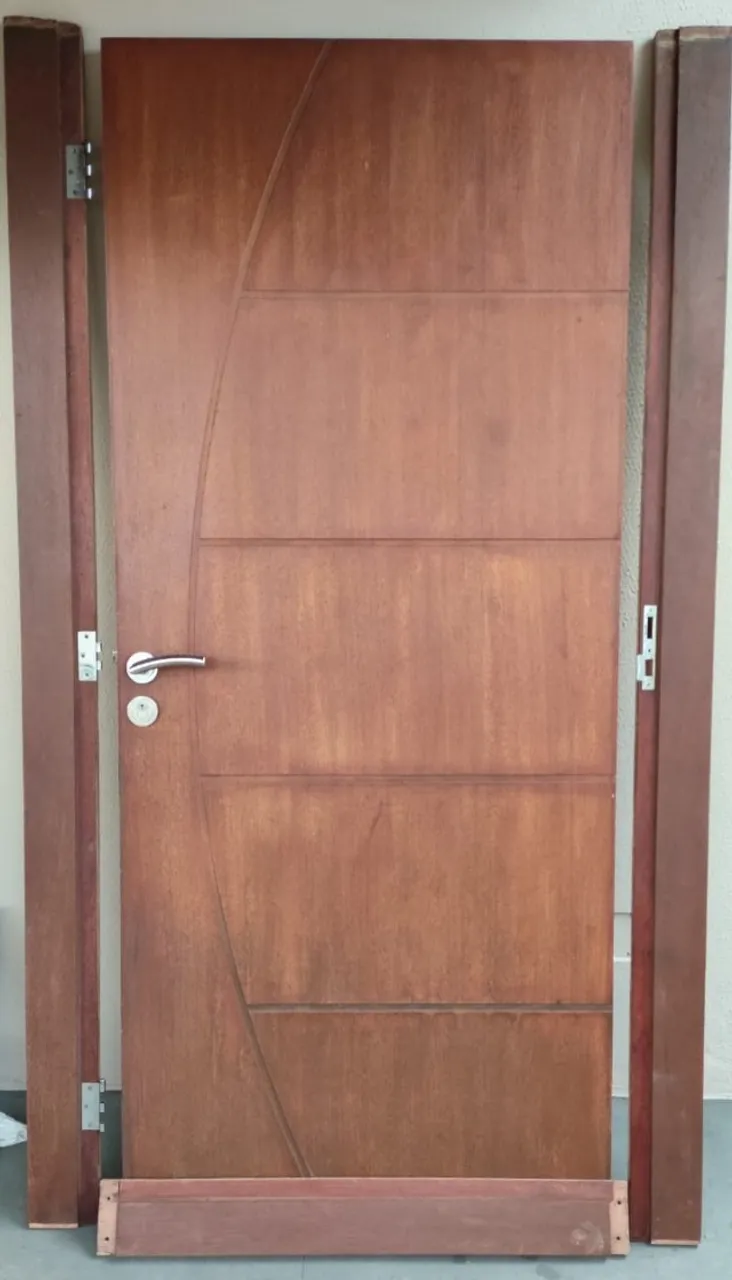 Kit Porta de Entrada Sala 210x90, Batente, Guarnição, Fechadura Cromada e Dobradiça
