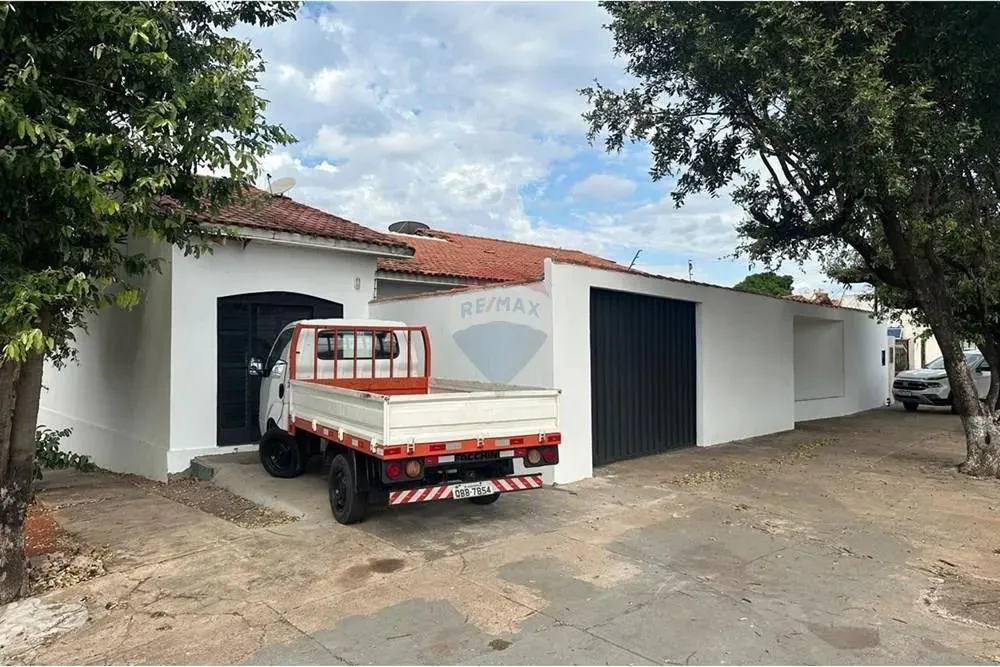 Casa de esquina à venda no tradicional Bairro Jardim Esperança