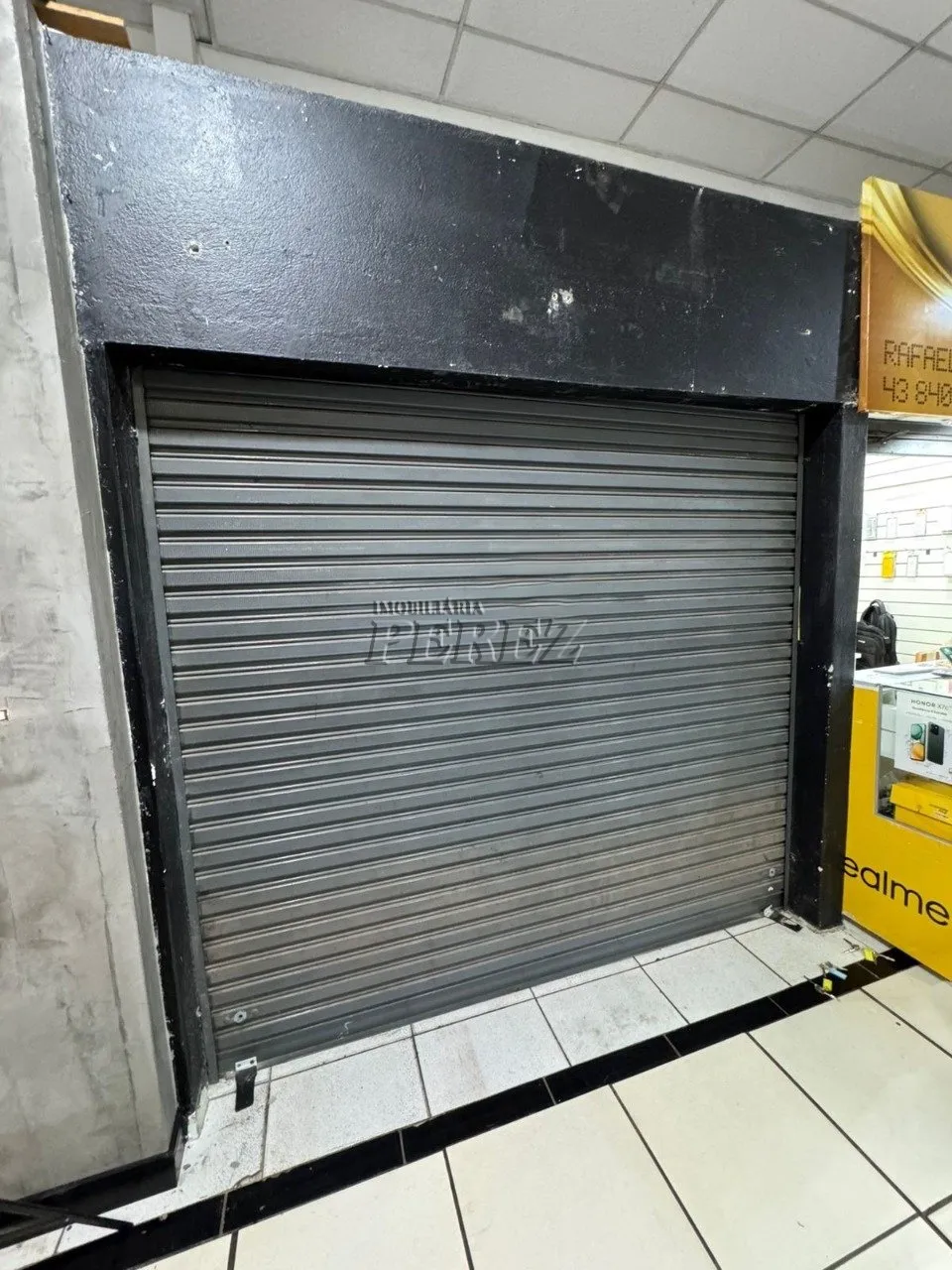 Sala comercial para alugar na Galeria Canaã, centro de Londrina.