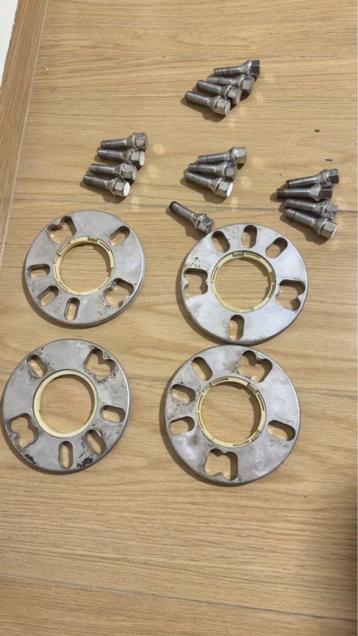 Espaçador de Roda 10mm universal 4 furos e 5 furos