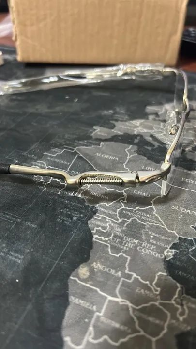 Óculos Oakley de vilão com mola - Foto 2