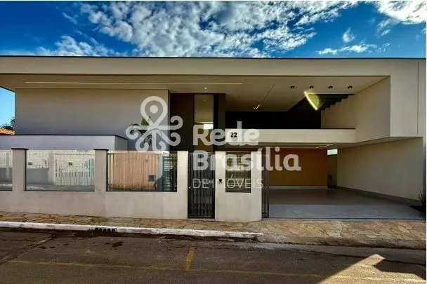 Casa Alto Padrão na SHVP - Rua 5 | Em Frente à Padaria Bonanza