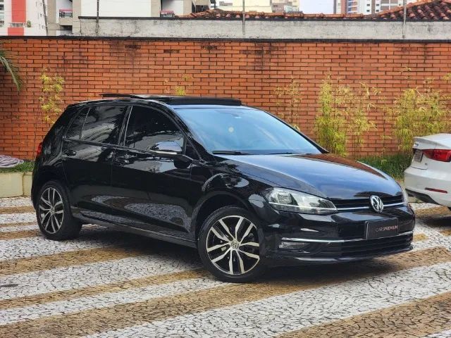 Volkswagen Golf 1.0 200 TSI 2018 com teto solar e apenas 40mil km
