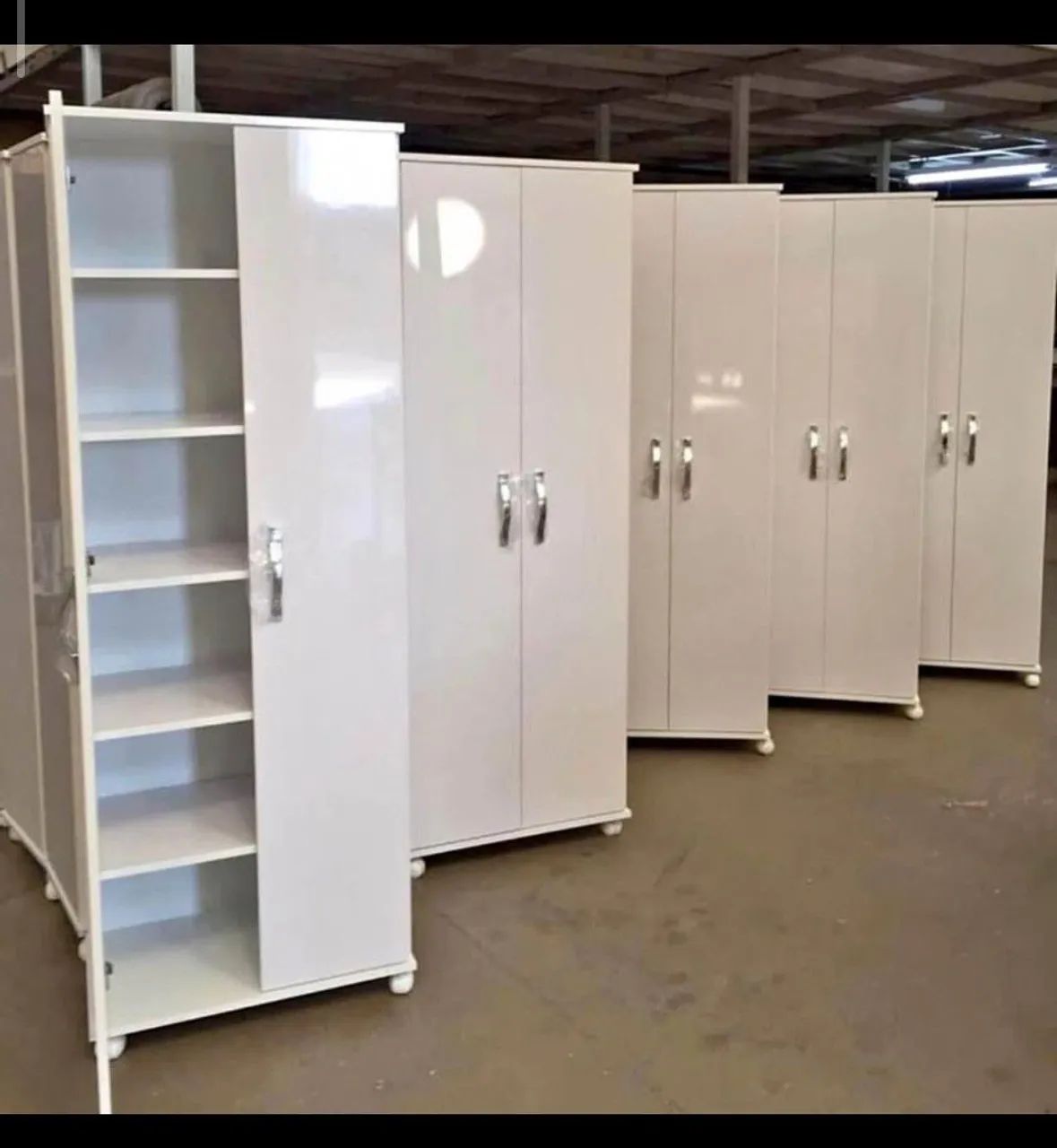 Armario Multiuso com porta