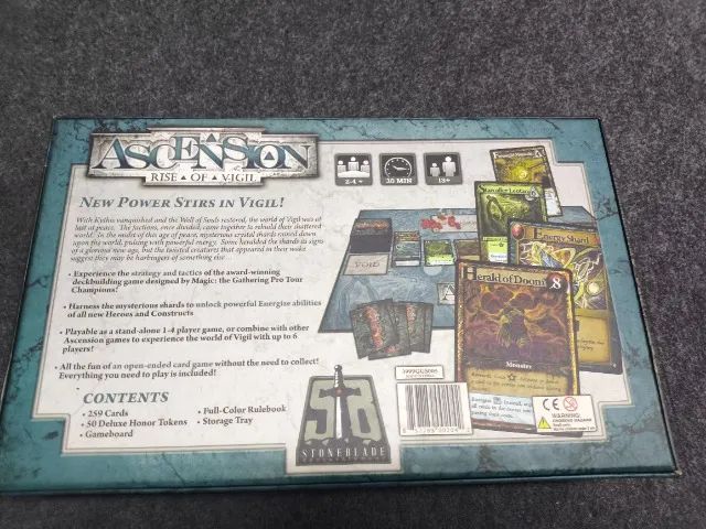 Ascension: Rise of Vigil Deckbuilding Game (+sleeves/shields) - Foto 2