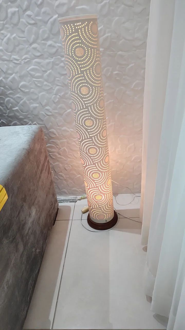 Luminária de chão artesanal com design moderno - Foto 2