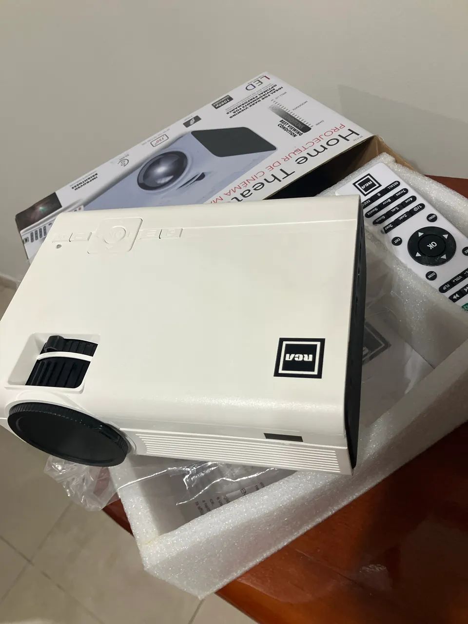  Projetor de parede Home theater projector RCA - Foto 2