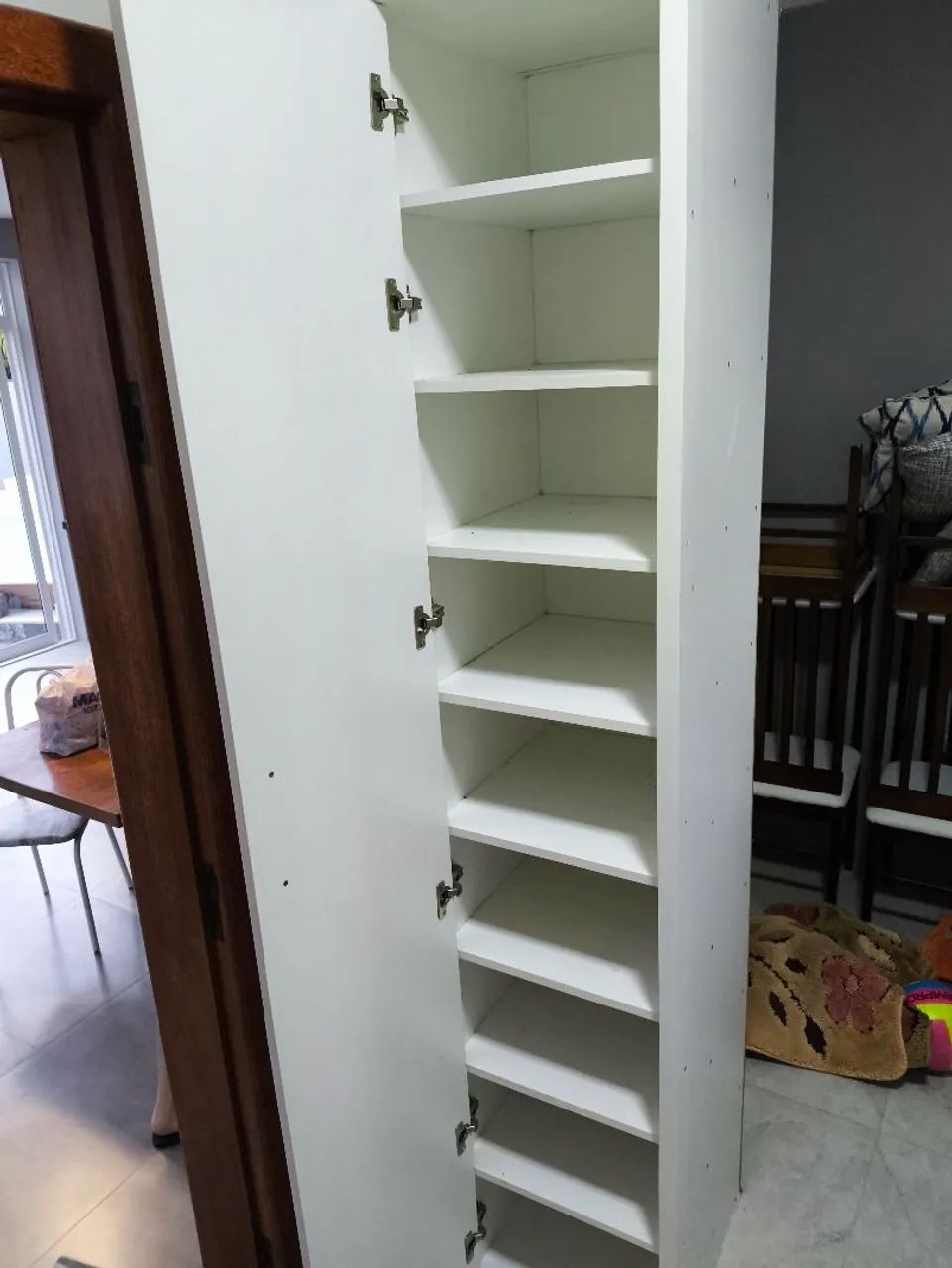 Armário branco vertical - Ideal para organização! - Foto 3