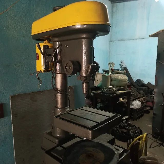 Furadeira de Bancada Profissional 220 volts com base 