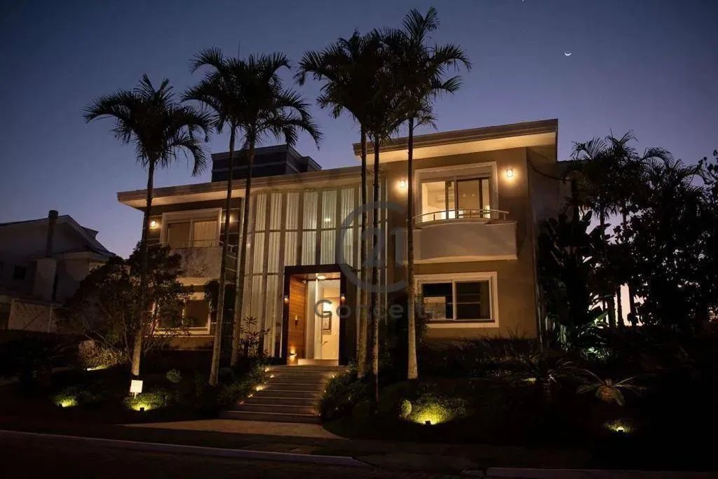 Casa na PRAIA DE JURERE, com 5 dormitórios, sendo 4 suítes, à venda, 436 m² por R$ 5.800.0
