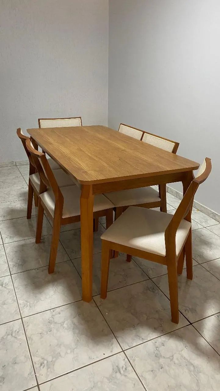 Mesa de jantar com tampo de madeira 1.60x90 com 06 cadeiras - Foto 2