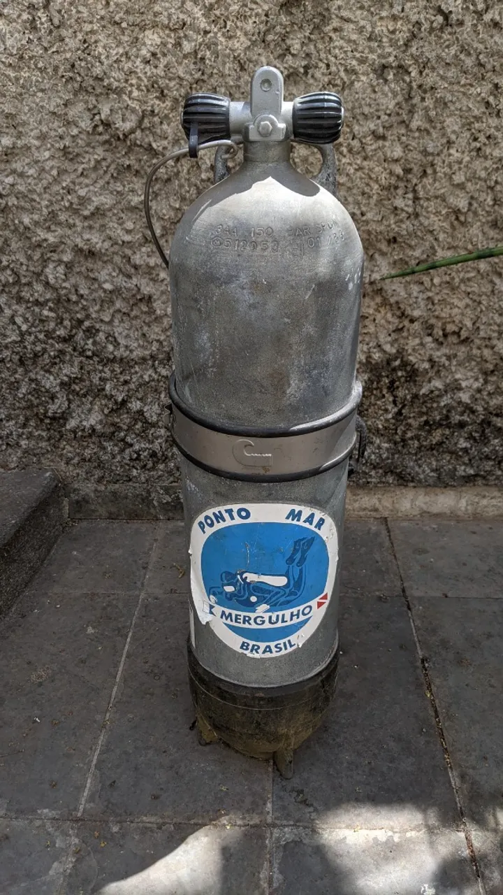 Cilindro de Mergulho Antigo
