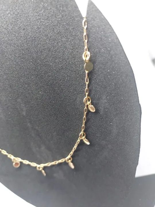 Colar choker banhado a ouro com pingentes redondos - Foto 4