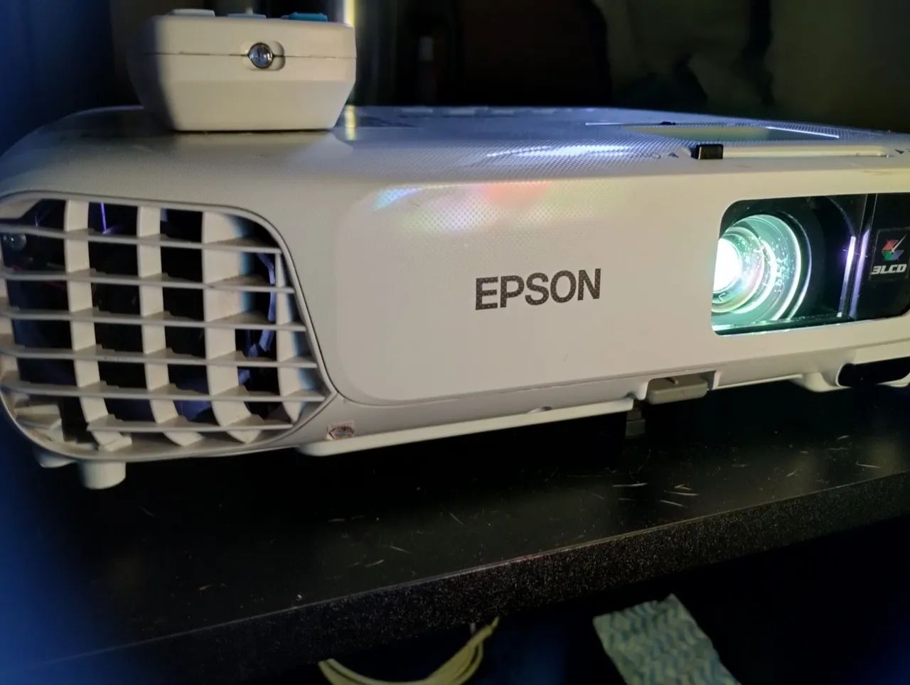 Projetor Epson x24 com 3500 ansi lúmens ótimo aparelho  - Foto 4