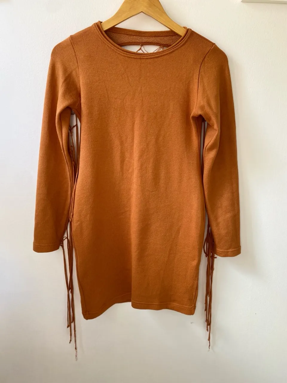 Vestido Laranja com Detalhes em Fios