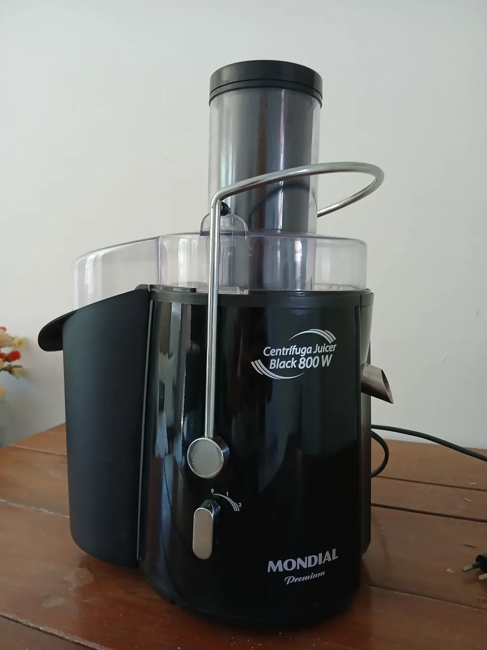 Centrífuga Juicer Mondial Black 800W