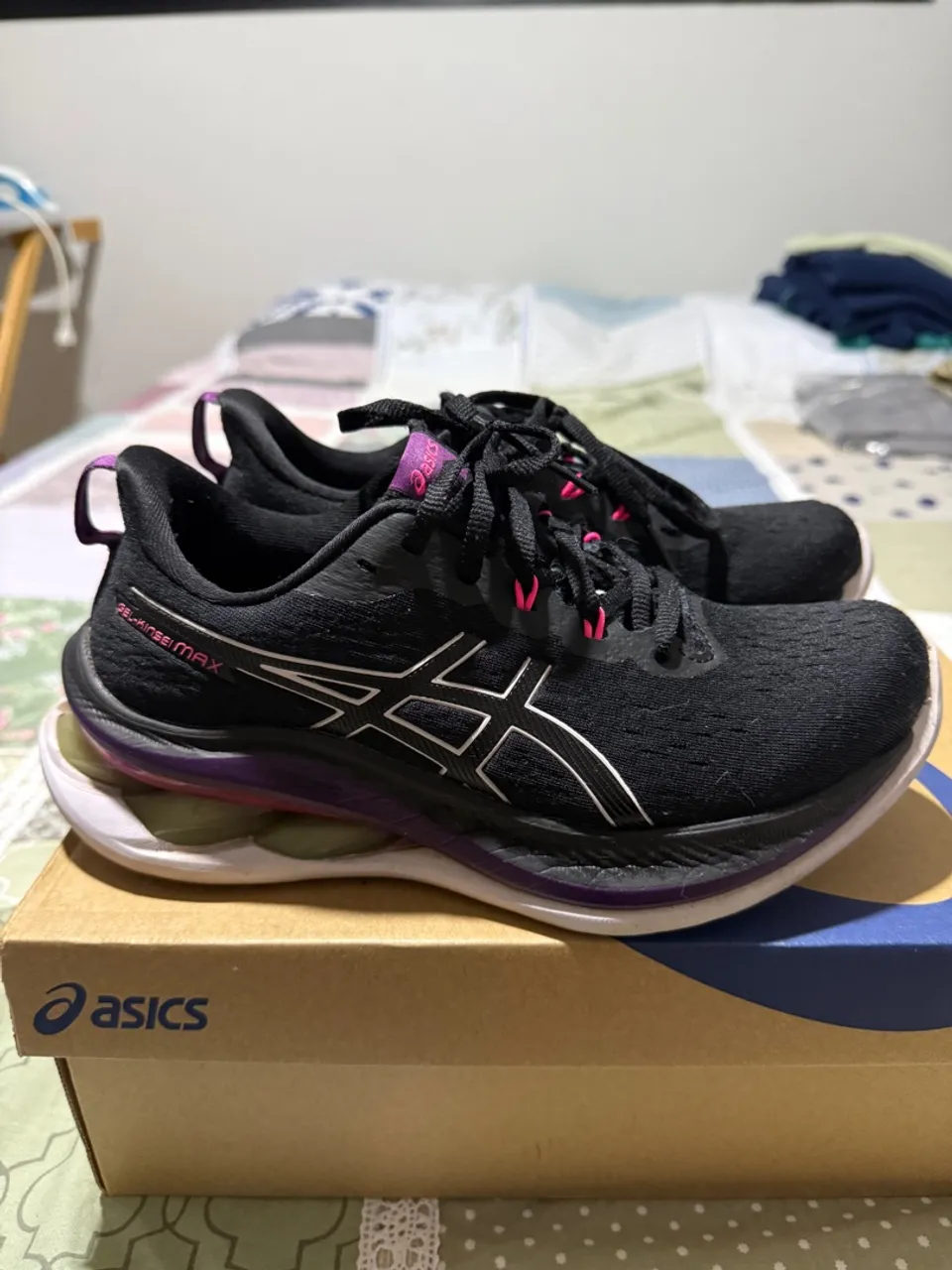 Tênis Asics Gel-Kinsei Max - Preto com detalhes em roxo