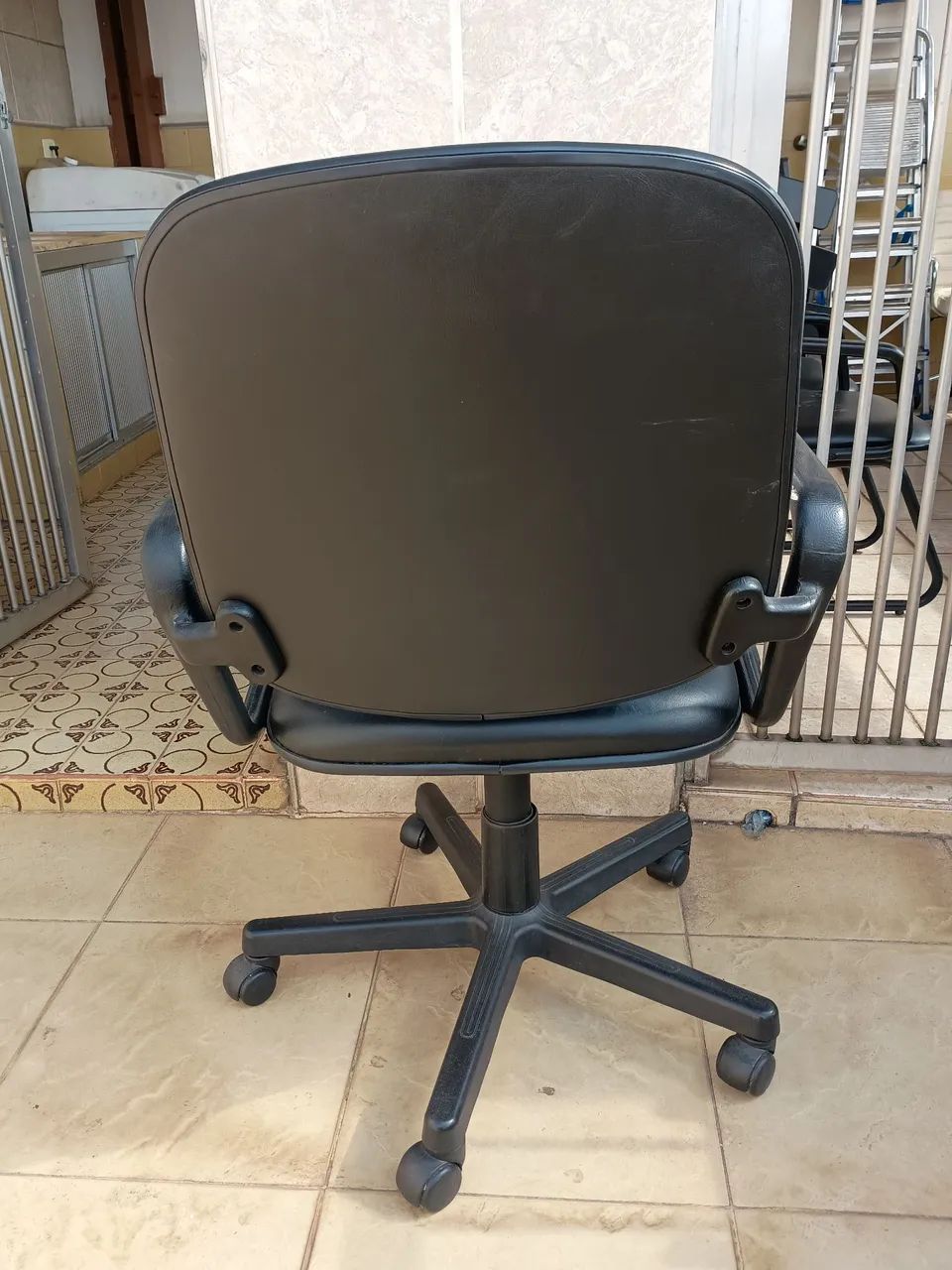 Cadeira Giratória com Rodinhas  - Foto 3