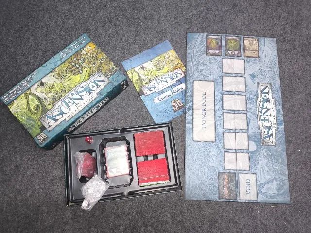 Ascension: Rise of Vigil Deckbuilding Game (+sleeves/shields) - Foto 3