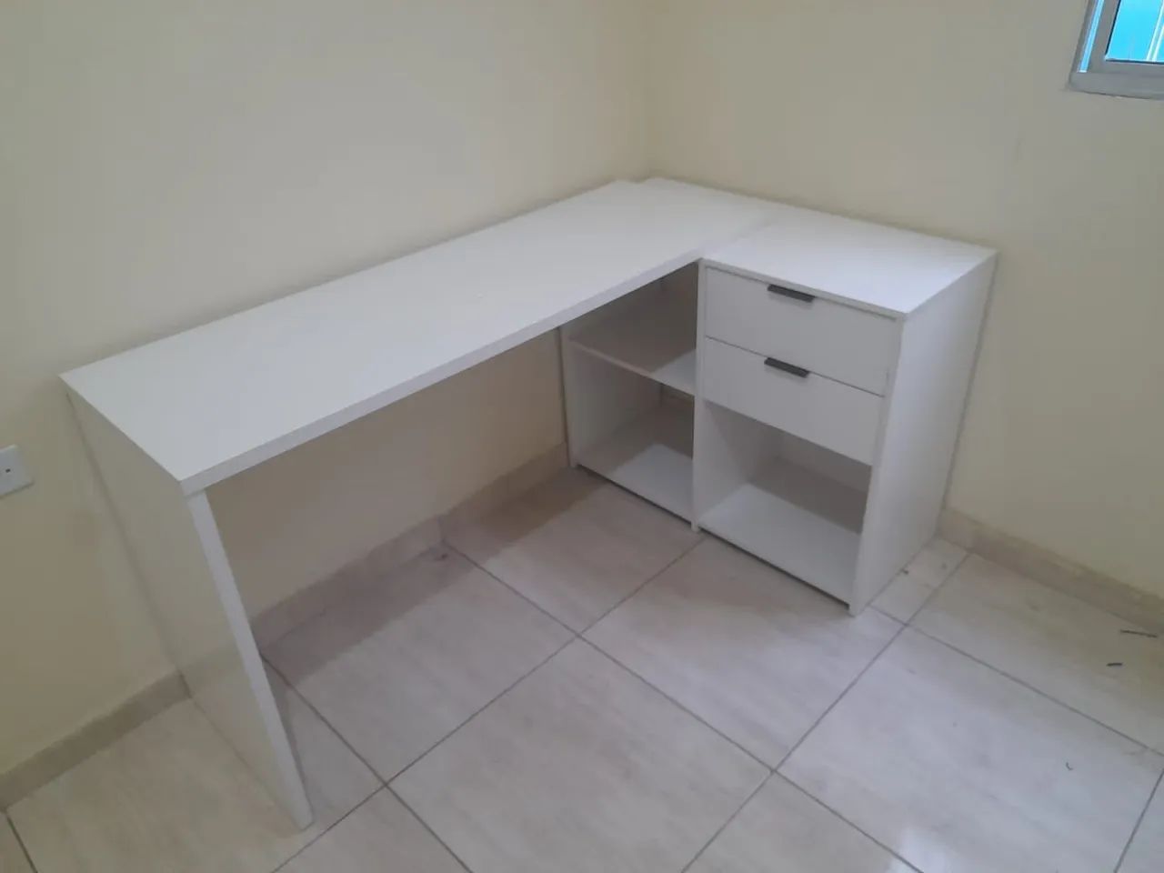 Escrivaninha de Canto Branca em MDF - Foto 2
