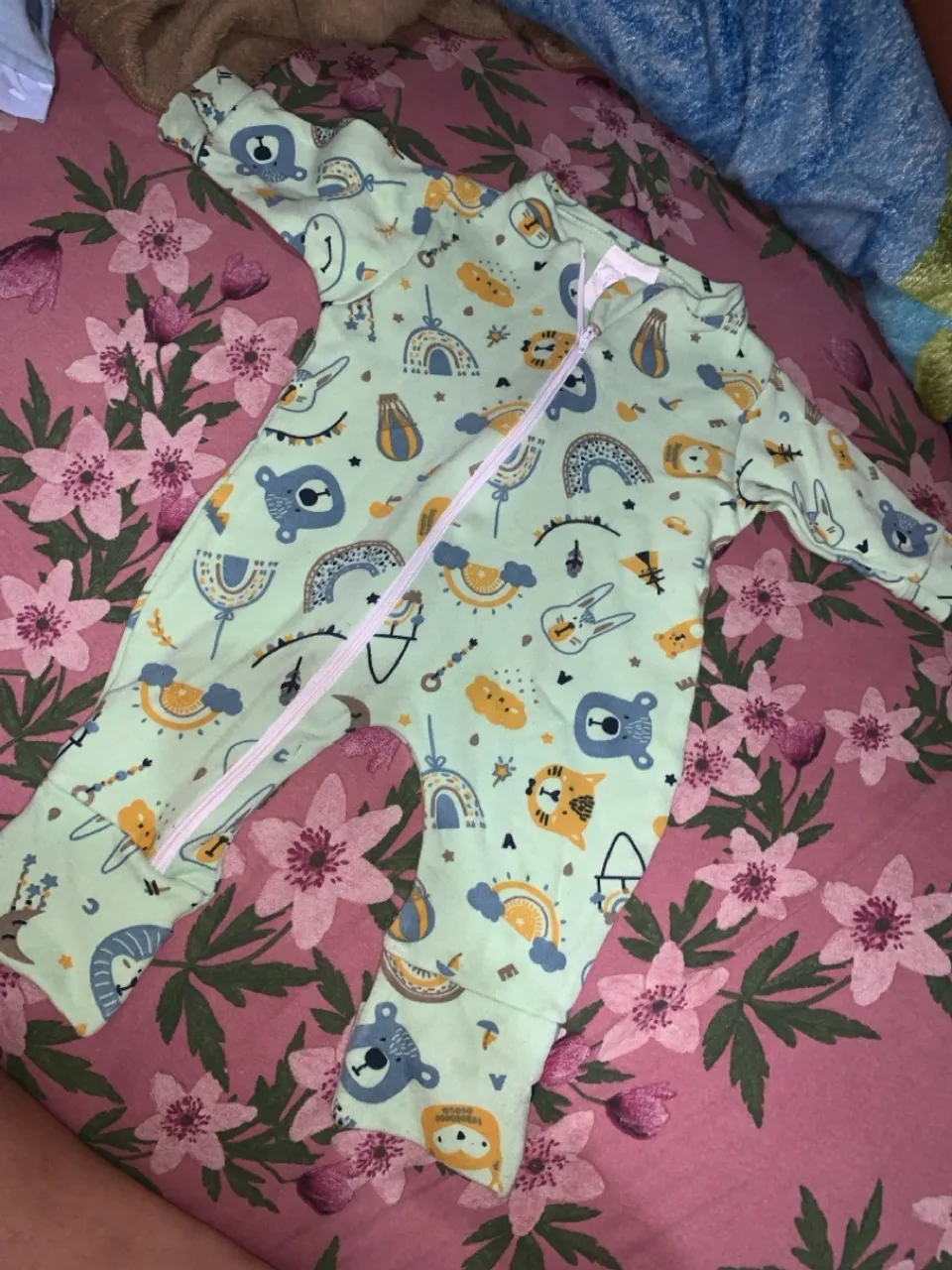 Macacão de bebê com estampa fofa