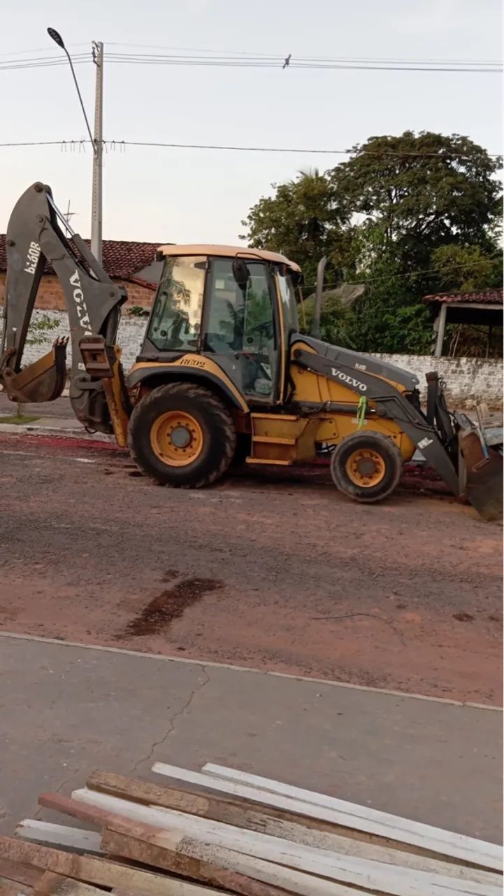 Retroescavadeira Volvo 2014 