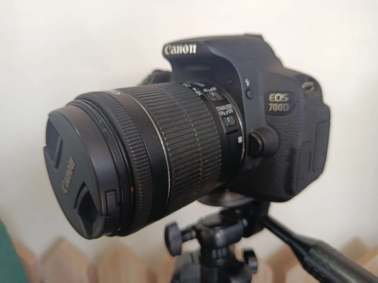 Pacote Camera Canon EOS 700D + lente + estojo + tripé Hama + microfone RODE - Foto 2