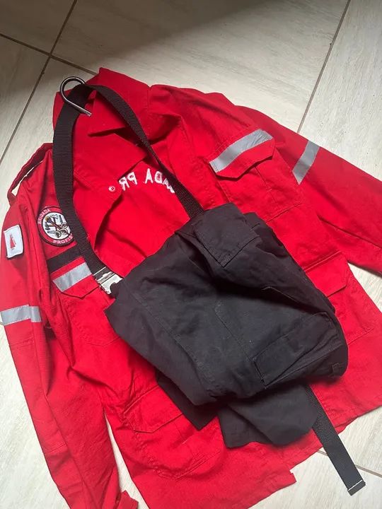 Gandola calça cinto e blusa preta  - Foto 2