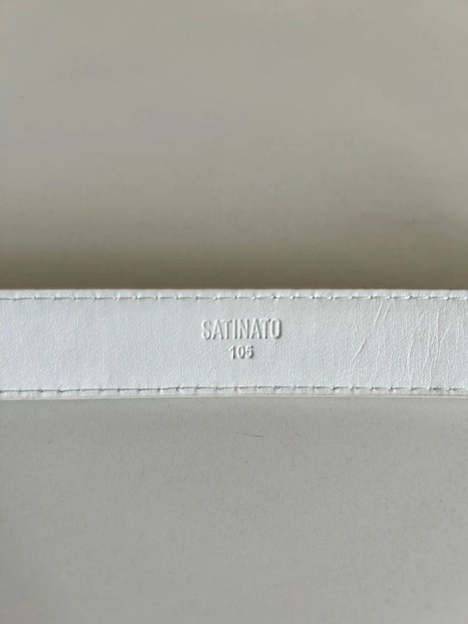 Cinto Feminino Branco com Fivela Dourada - Foto 3