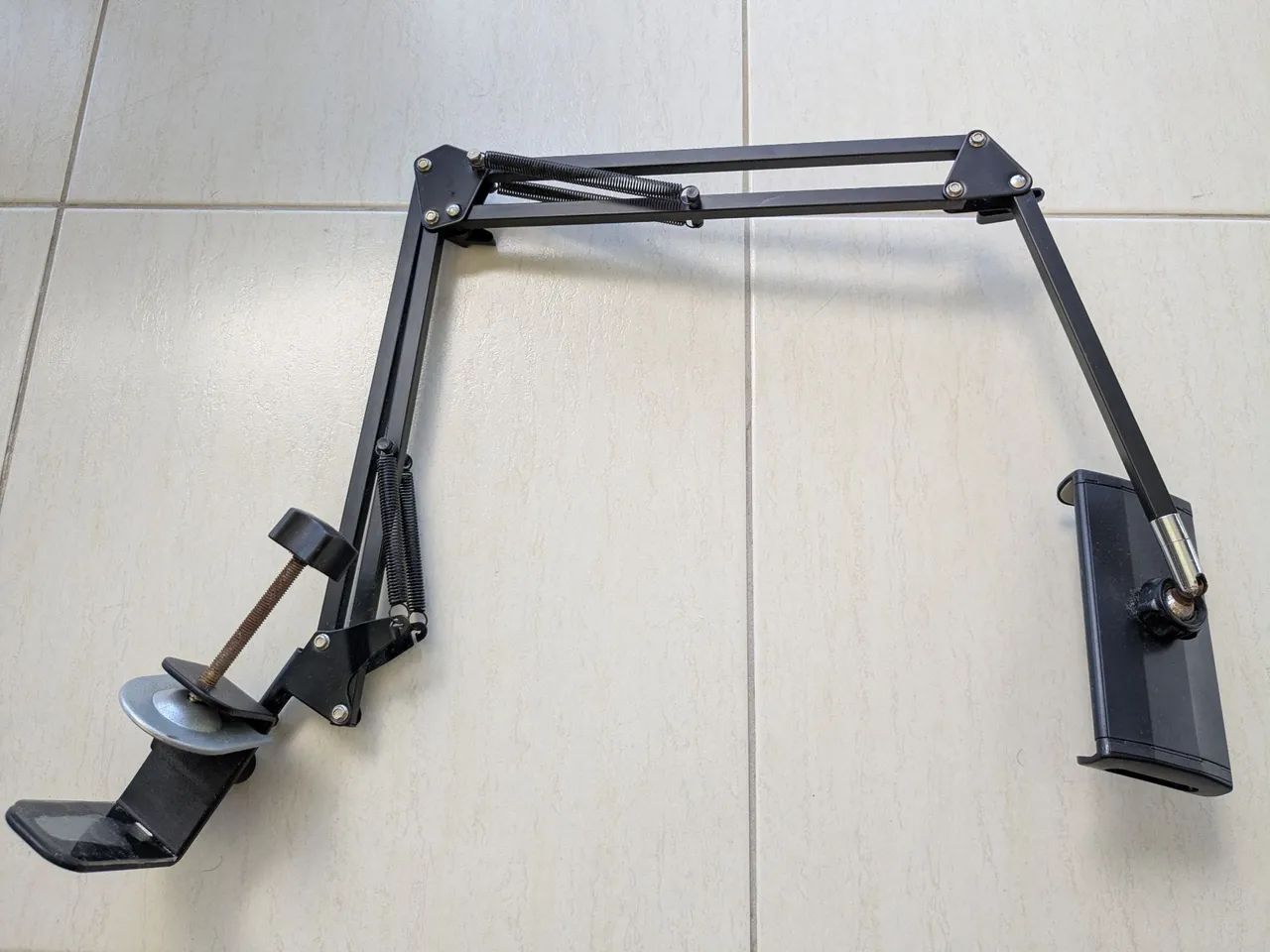 Suporte flexível para celular ou tablet