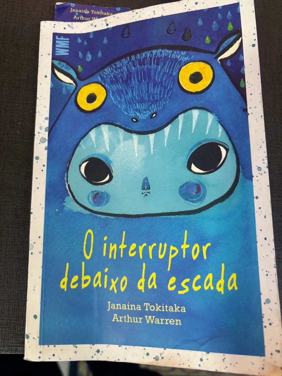 Livro o interruptor em baixo da escada