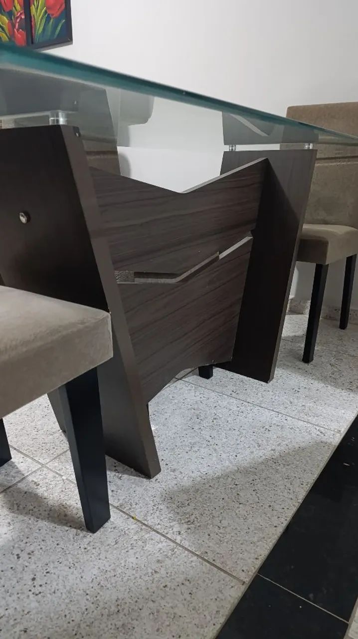 Mesa com tampo de vidro e 4 cadeiras - Foto 3