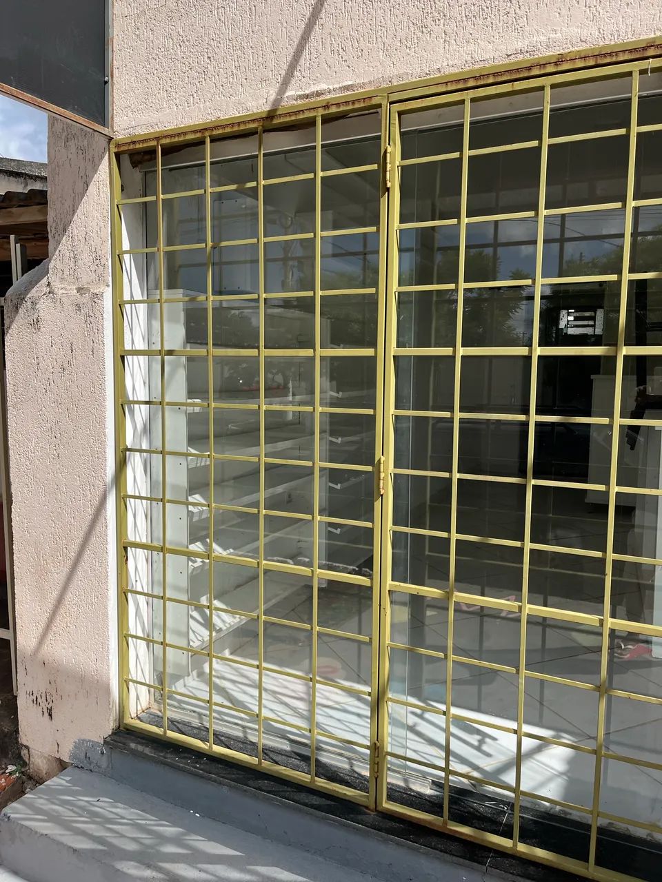 ALUGA-SE CÔMODO COMERCIAL PRONTO PARA LOJA - CENTRO DE CORINTO/MG - Foto 3