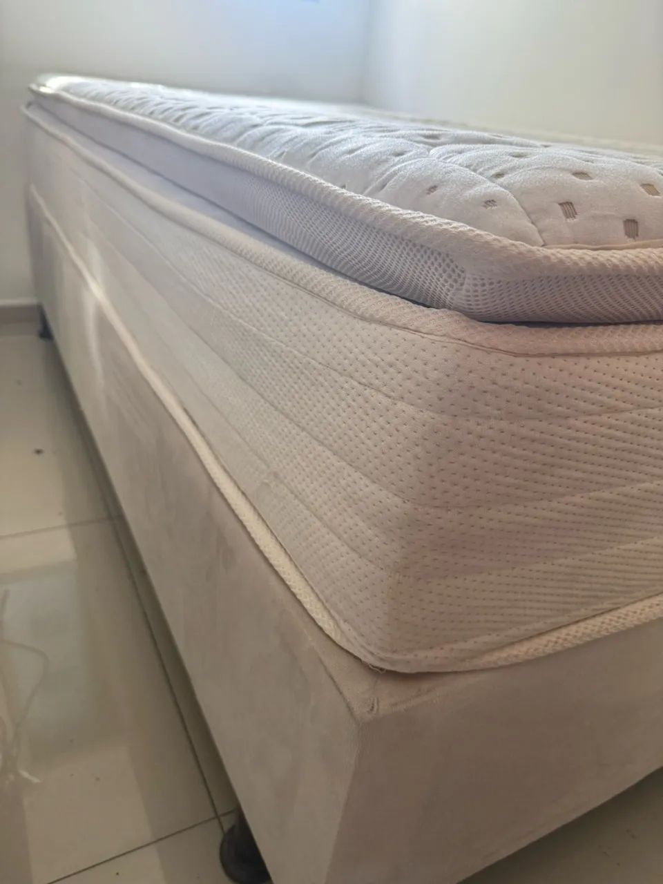 Cama solteirão semi-nova em otimo estado