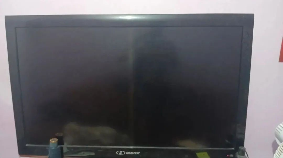 H buster televisão 42 polegadas LCD sem nenhum defeito