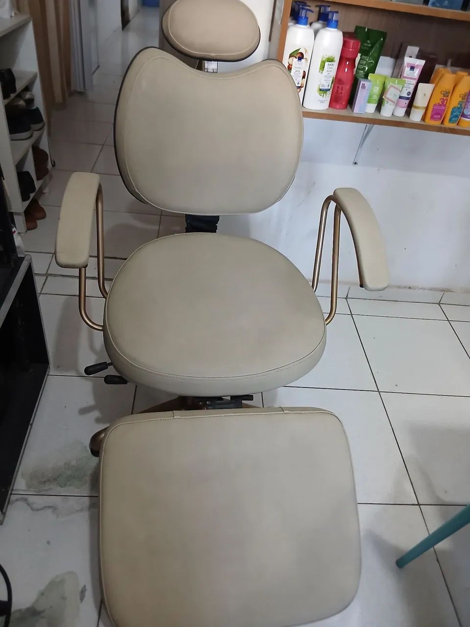 Cadeira design sobrancelha e maquiagem etc... - Foto 3