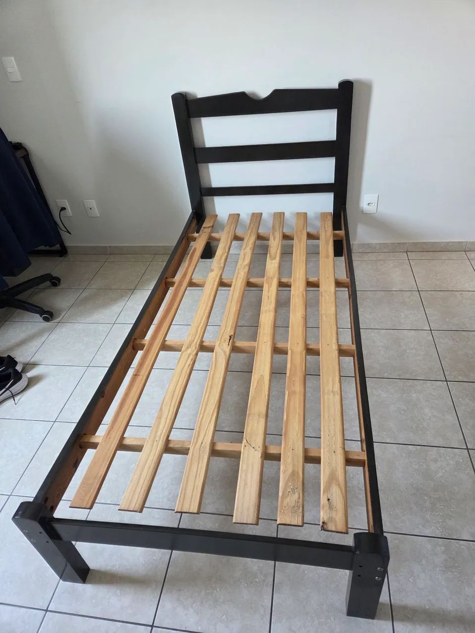 Vendo Cama de Solteiro