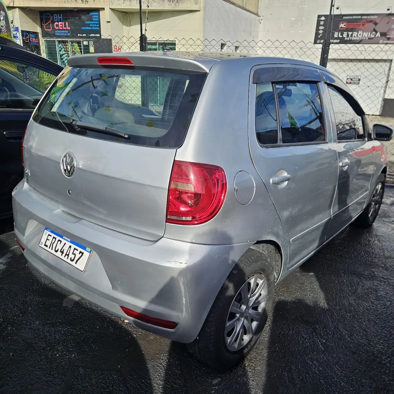 Volkswagen Fox 1.0 MI Total Flex 8V 5P 2011 - Foto 2